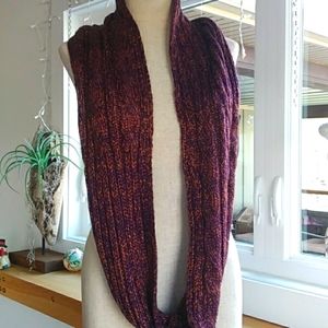 NWT KNITTED WRAP INFINITY SCARF IN MARLED PLUM AND BRONZE. VERY SOFT